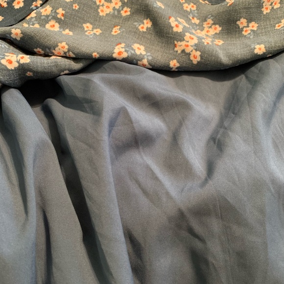 Ali & Jay Smocked Floral Midi Dress blue size Large - Picture 14 of 15